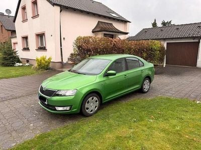 Usado Skoda Rapid Active 105 CV (77 kW) 2015 Verde Utilitario