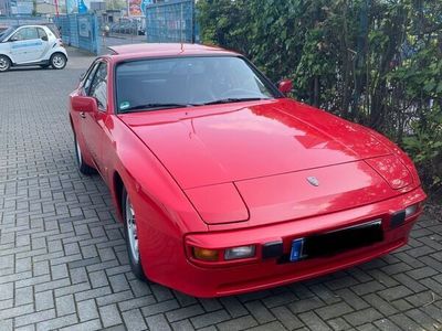 Porsche 944