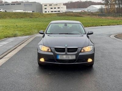 Gebraucht BMW 318 143 PS (105 kW) 2008 Grau Limousine