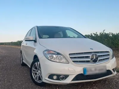 Gebraucht Mercedes B180 122 PS (89 kW) 2012 Weiß Kleinwagen