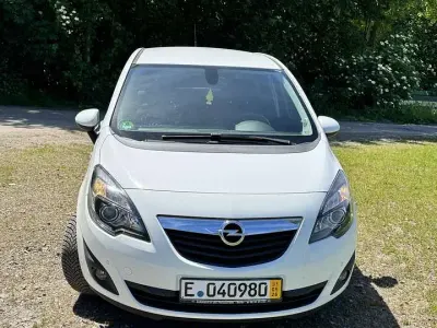 Gebraucht Opel Meriva Edition 140 PS (102 kW) 2010 Weiß Van / Kleinbus
