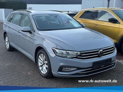Grau Gebraucht 2023 VW Passat Business Kombi | 20.990 € (Teuer)