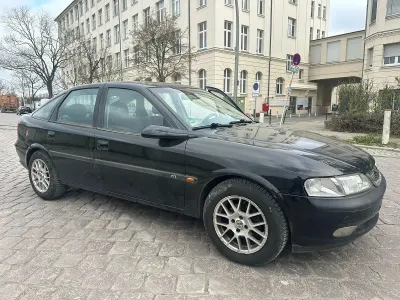 Second-hand Opel Vectra 75 CP (55 kW) 1999 Negru Berlinǎ