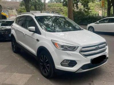 Gebraucht Ford Kuga 150 PS (110 kW) 2017 Weiß SUV