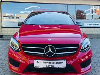 Gebraucht Mercedes B180 AMG line 122 PS (89 kW) 2018 Rot Van / Kleinbus