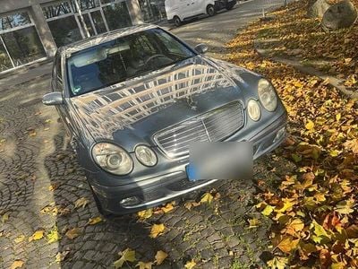 Grau Gebraucht 2004 Mercedes E200 Limousine | 2.900 € (Guter Preis)