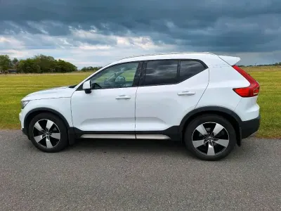 Używany Volvo XC40 Momentum 190 KM (139 kW) 2019 Biały SUV