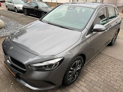 Gebraucht Mercedes B200 163 PS (119 kW) 2025 Grau Van / Kleinbus
