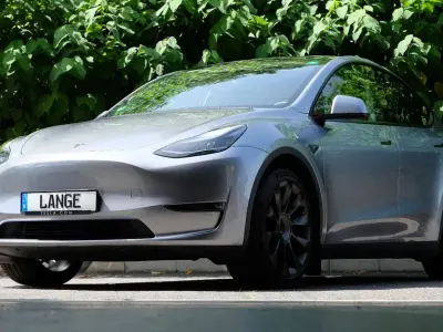 Gebraucht Tesla Model Y 378 kW (514 PS) 2024 Quicksilver metallic SUV