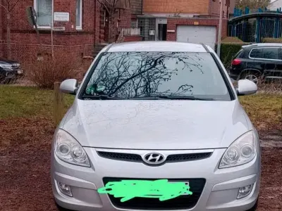 Używany Hyundai i30 90 KM (66 kW) 2009 Pomarańczowy Hatchback