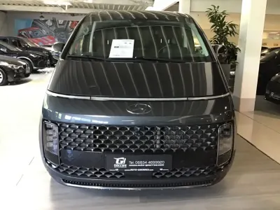 Gebraucht Hyundai Staria Signature 177 PS (130 kW) 2022 Grau Van / Kleinbus