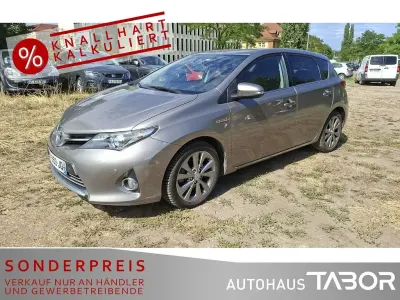 Gebraucht Toyota Auris Hybrid Life 136 PS (100 kW) 2013 Avantgarde bronze me Limousine