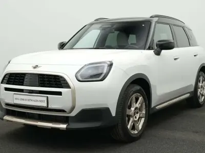Begagnad Mini Countryman Favoured 170 HK (125 kW) 2025 Vit SUV
