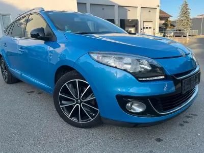 Gebraucht Renault Mégane GrandTour Bose Edition 131 PS (96 kW) 2013 Blau Kombi