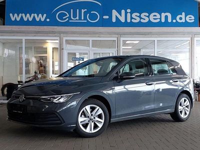 Gebraucht VW Golf VIII Life 131 PS (96 kW) 2022 Grau Limousine