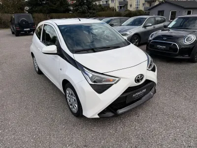 Second-hand Toyota Aygo 72 CP (52 kW) 2020 Alb Hatchback