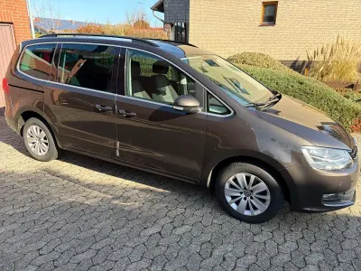 Gebraucht VW Sharan Comfortline 150 PS (110 kW) 2014 Braun Van / Kleinbus