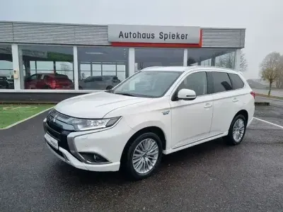 Usata Mitsubishi Outlander P-HEV Basis 224 CV (164 kW) 2019 Bianco SUV