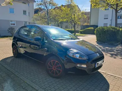 Gebraucht Fiat Grande Punto 94 PS (69 kW) 2013 Schwarz Kleinwagen