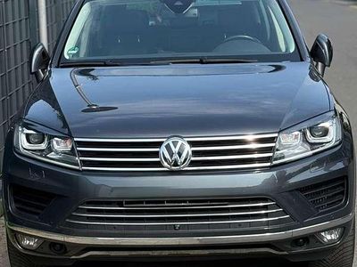 Grau Gebraucht 2016 VW Touareg SUV | 24.500 € (Fairer Preis)