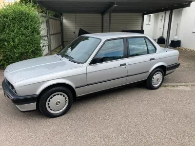 Gebraucht BMW 316 99 PS (72 kW) 1990 Silber Limousine
