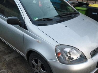 Gebraucht Toyota Yaris 68 PS (50 kW) 2000 Silber Kleinwagen
