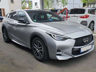 Infiniti Q30