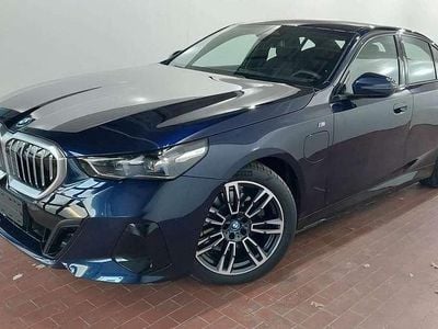 Tansanitblau ii metallic Gebraucht 2024 BMW 530e M Sport Limousine | 54.195 € (Superpreis)