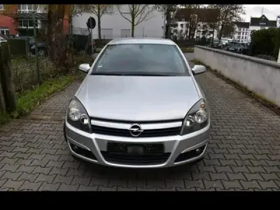 Usata Opel Astra 105 CV (77 kW) 2004 Argento Berlina