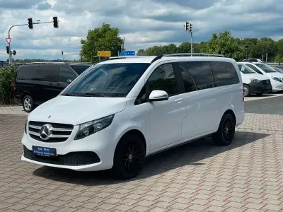 Używany Mercedes V220 163 KM (119 kW) 2021 Biały Minivan