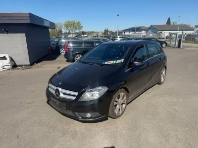 Gebraucht Mercedes B180 109 PS (80 kW) 2013 Schwarz Kleinwagen