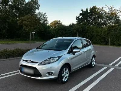 Gebraucht Ford Fiesta Trend 82 PS (60 kW) 2011 Silber Kleinwagen