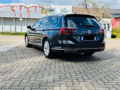 Gebraucht VW Passat Comfortline 220 PS (161 kW) 2018 Grau Kombi