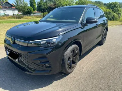 Gebraucht VW Tiguan R-line 150 PS (110 kW) 2025 Schwarz SUV
