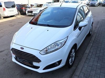 Weiß Gebraucht 2015 Ford Fiesta Trend Limousine | 6.990 € (Fairer Preis)