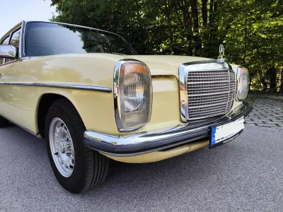 Gebraucht Mercedes W114 110 PS (80 kW) 1974 Gelb Limousine