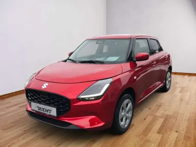 Neu Suzuki Swift Comfort 83 PS (61 kW) 2025 Burning red pearl metallic Kleinwagen