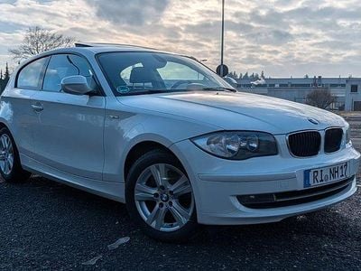 Weiß Gebraucht 2011 BMW 118 Advantage Kleinwagen | 3.999 € (Guter Preis)
