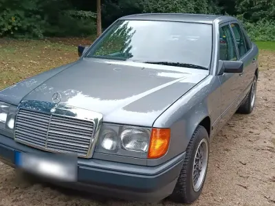 Gebraucht Mercedes 200 105 PS (77 kW) 1988 Blau Limousine