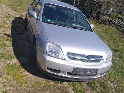Second-hand Opel Vectra 147 CP (108 kW) 2002 Argintiu Berlinǎ