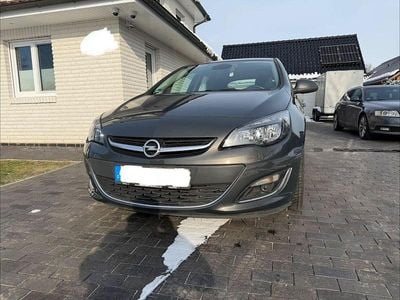 Gebraucht Opel Astra Innovation 140 PS (102 kW) 2013 Grau Limousine