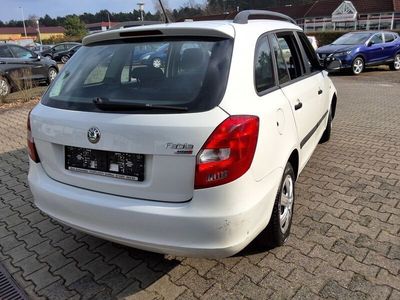 Gebraucht Skoda Fabia Cool Edition 69 PS (50 kW) 2011 Weiß Kleinwagen