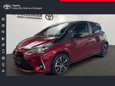 Usata Toyota Yaris Hybrid Style 100 CV (73 kW) 2017 Rosso Utilitaria