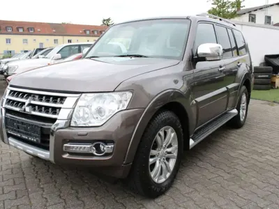 Gebraucht Mitsubishi Pajero Plus 190 PS (139 kW) 2017 Granitbraun (metallic) SUV