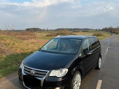Second-hand VW Touran R-line 140 CP (102 kW) 2010 Negru Monovolum