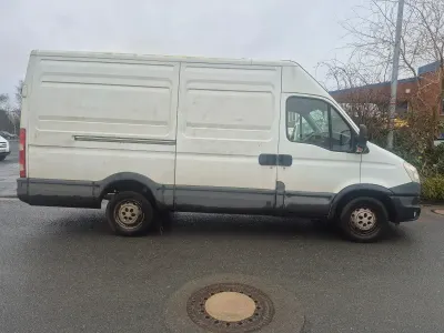 Second-hand Iveco Daily 126 CP (92 kW) 2012 Alb Monovolum