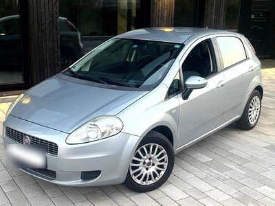 Gebraucht Fiat Grande Punto 77 PS (56 kW) 2009 Grau Kleinwagen