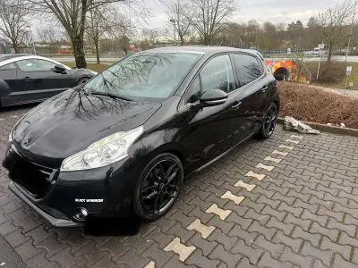 Gebraucht Peugeot 208 120 PS (88 kW) 2014 Schwarz Kleinwagen
