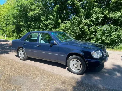 Gebraucht Mercedes E280 193 PS (141 kW) 1995 Blau Limousine