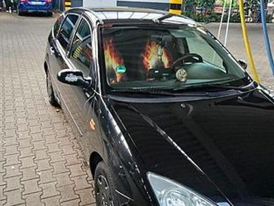 Gebraucht Ford Focus 101 PS (74 kW) 2002 Schwarz Kleinwagen
